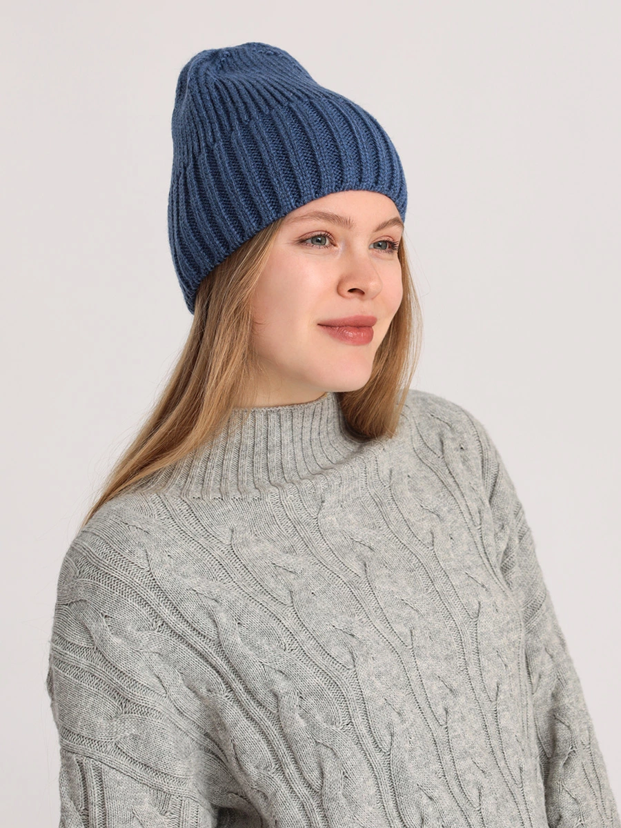 Вязаная шапка-бини синего цвета